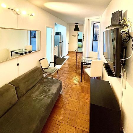 Stunning Two Bed Apt Hells Kitchen Lägenhet New York Exteriör bild