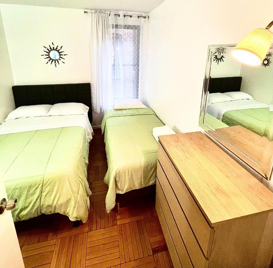 Stunning Two Bed Apt Hells Kitchen Lägenhet New York Exteriör bild